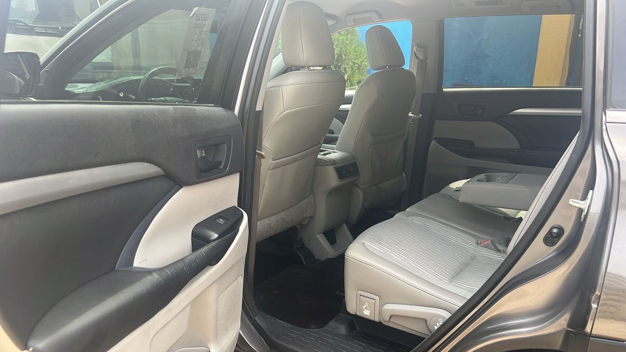 Toyota highlander 2021 tokunbo for sale, working perfectly.