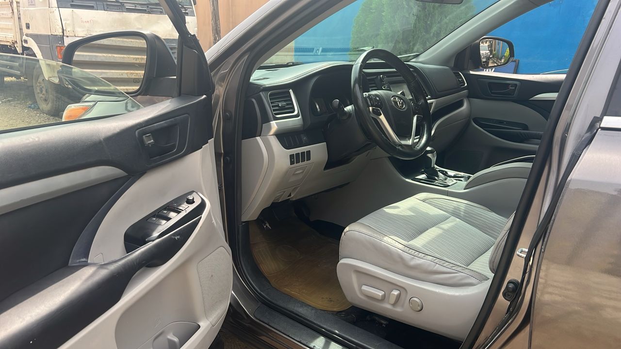 Toyota highlander 2021 tokunbo for sale, working perfectly.