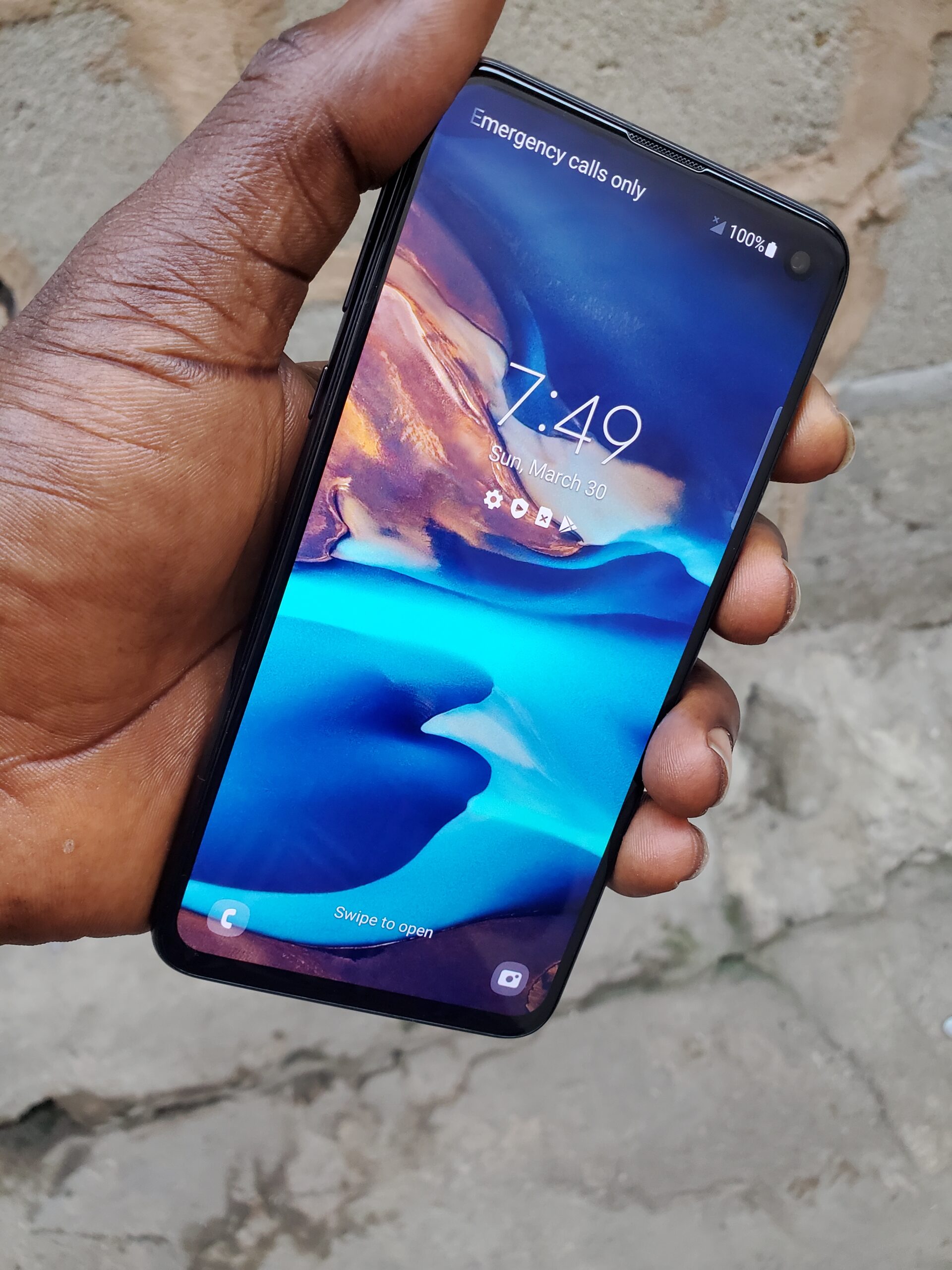 Almost New Samsung Galaxy S10e