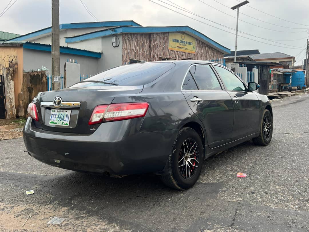 Toyota camry 2010 For Sale