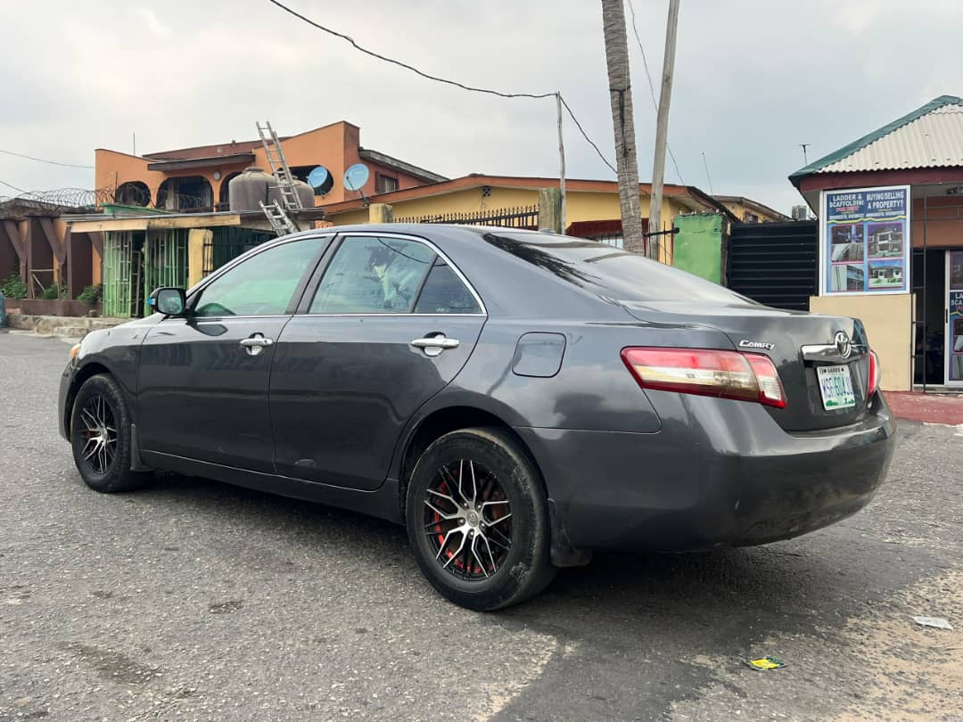 Toyota camry 2010 For Sale