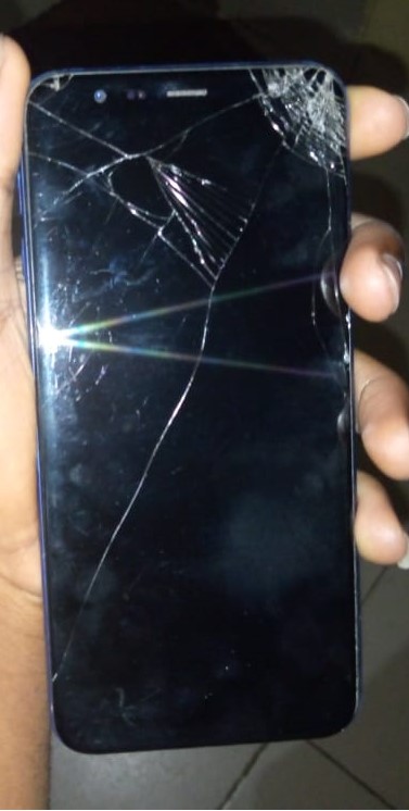 Samsung Galaxy J4+ (SM-J415F/DS) – Cracked Screen, Needs Battery