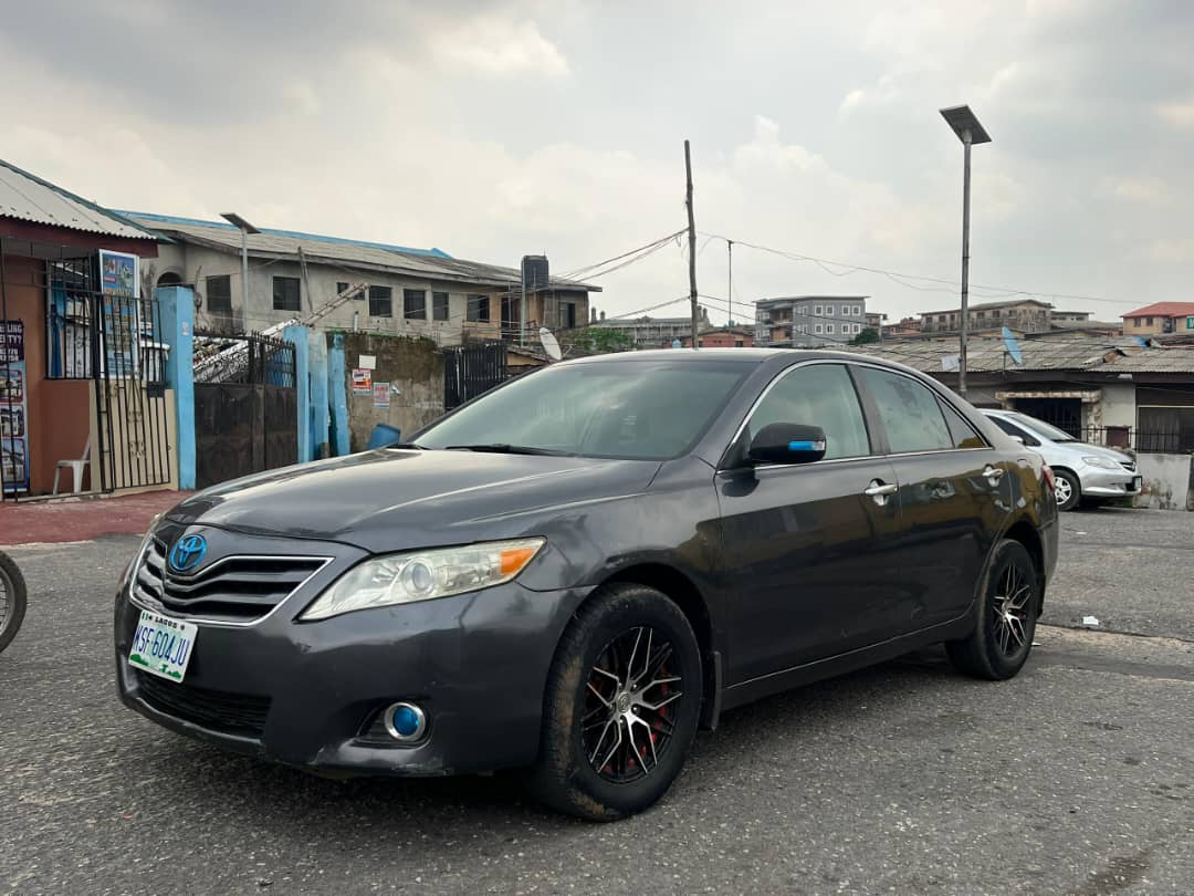 Toyota camry 2010 For Sale