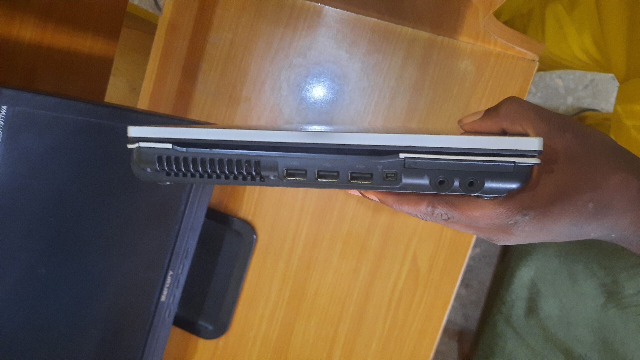 HP elitebook 8440p 8gb Ram, core i5, 500gb memory.