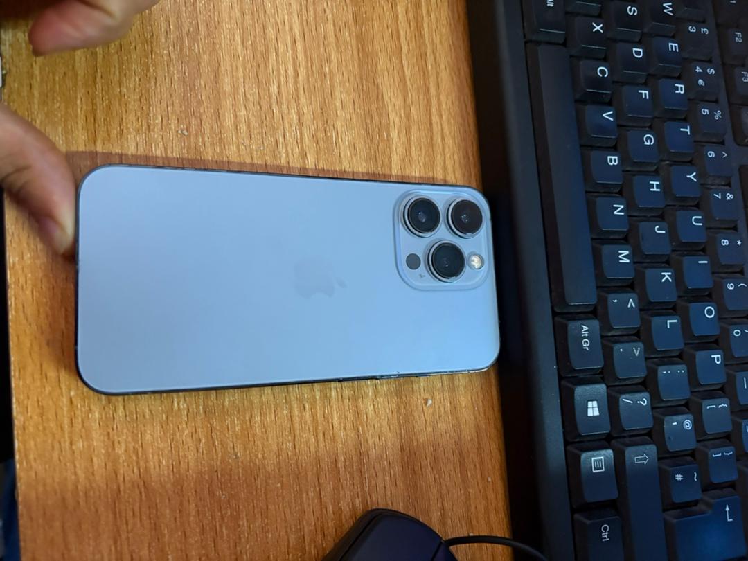 Original Apple iPhone 13 Pro, neatly used and in excellent condition.